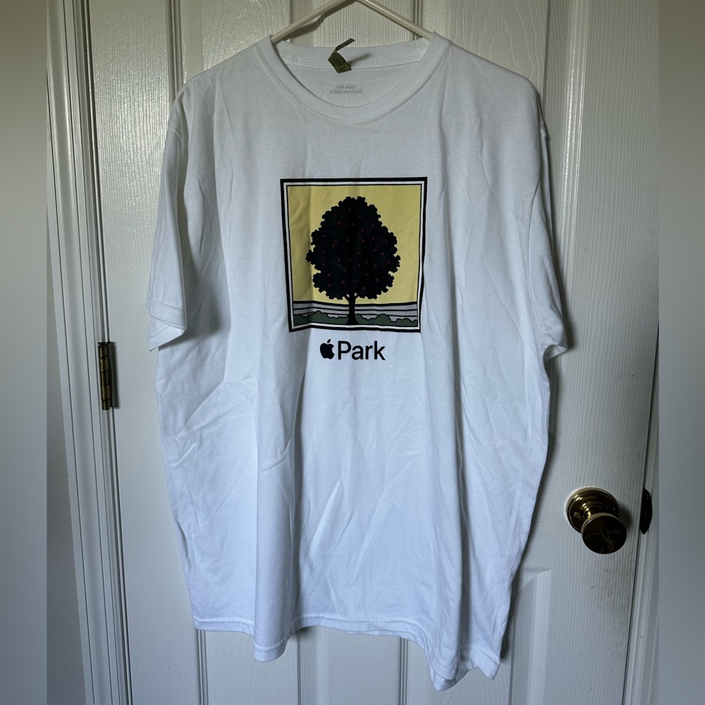 Apple Park Graphic T-Shirt